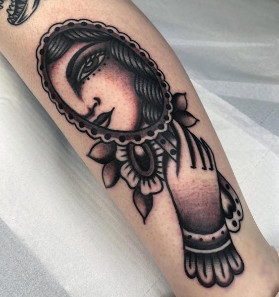 Traditional woman in mirror tattoo by @fontascast