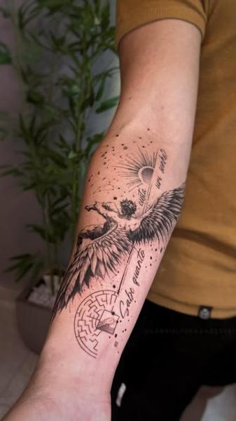 Illustrative blackwork flying angel tattoo by @gabrielfernandestatuador