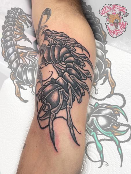 Neo-traditional centipede tattoo by @alma_mala_tattoo