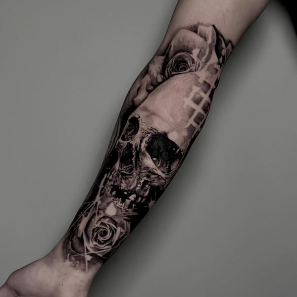 Realism skull and roses tattoo by @gekodivine