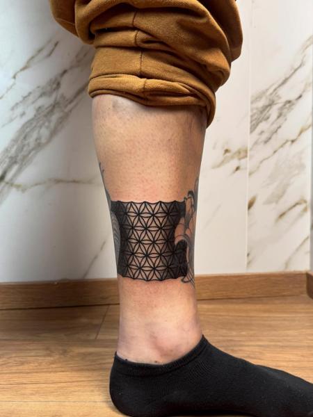 Geometric geometric pattern tattoo by @gatostattoo_