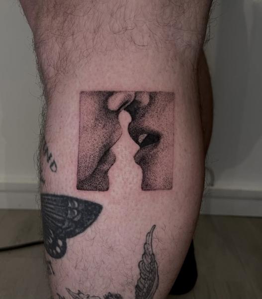Dotwork kissing faces tattoo by @kazatattoos