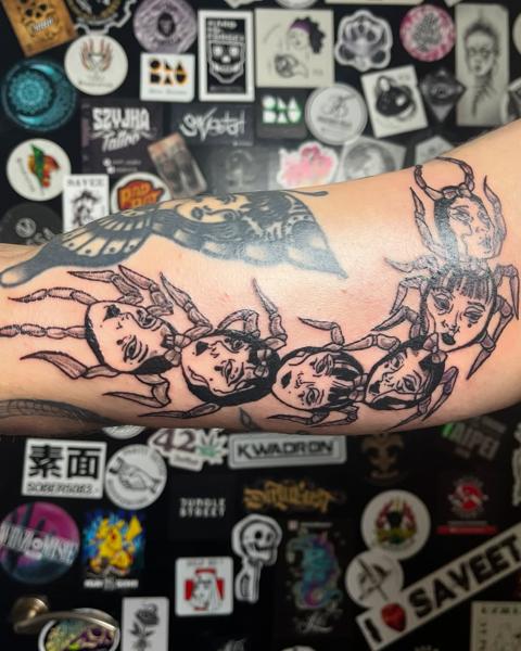 Blackwork human-faced spiders tattoo by @agave_tattoo