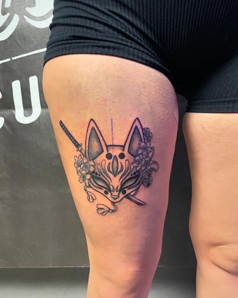 Illustrative blackwork kitsune mask tattoo by @agave_tattoo