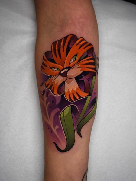 Neo-traditional tiger flower tattoo by @gerowave_tattoo