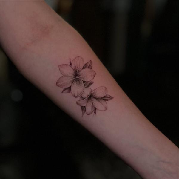 Fine line floral design tattoo by @vanya.tattoo