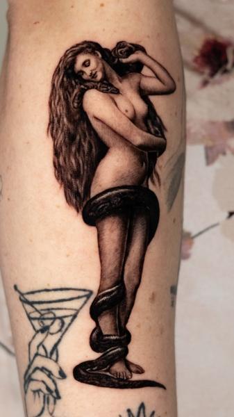Realism woman with snake tattoo by @giaroseroart