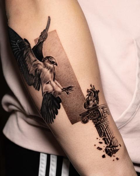 Realism hawk and column tattoo by @giaroseroart