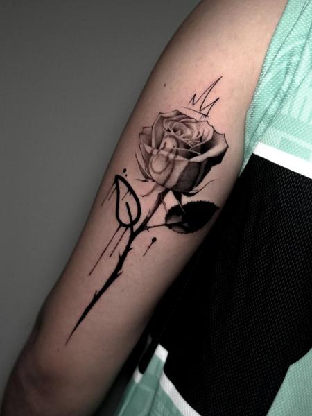 Blackwork crowned rose tattoo by @painciler