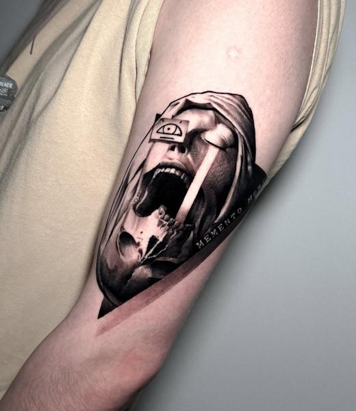Realism screaming figure tattoo by @painciler