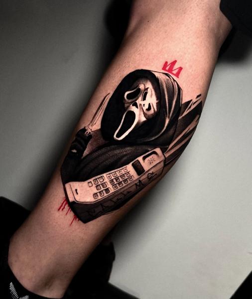 Illustrative ghostface phone tattoo by @painciler
