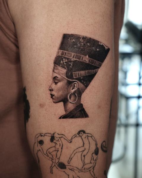 Realism nefertiti portrait tattoo by @goldy_z