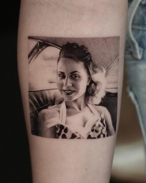 Realism vintage portrait tattoo by @goldy_z