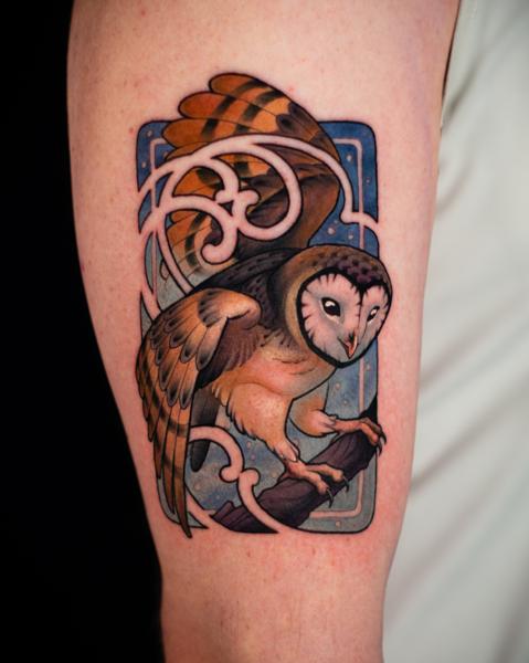 Illustrative owl tattoo by @hannahsteeleart