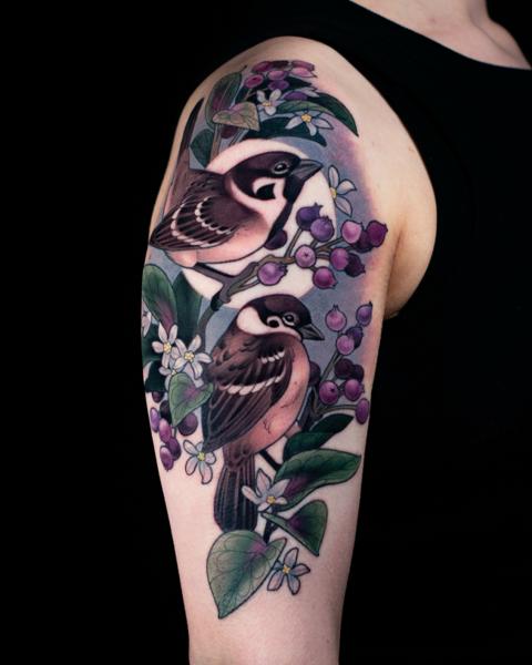 Realism birds and flowers tattoo by @hannahsteeleart