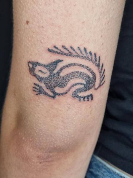 Dotwork abstract animal tattoo by @hannyajaynetattoo
