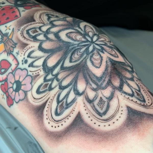 Blackwork mandala pattern tattoo by @hannyajaynetattoo