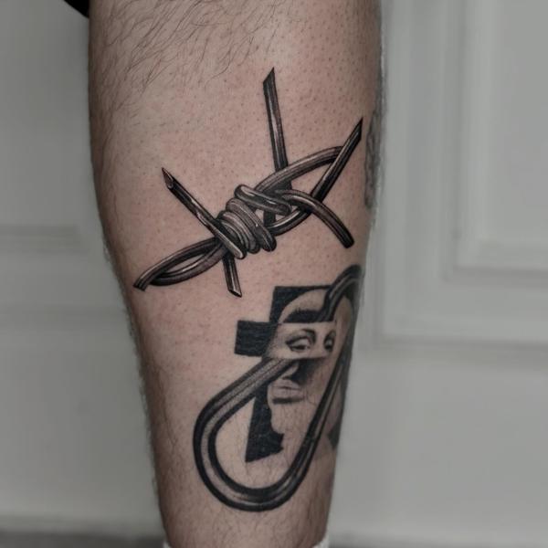 Blackwork barbed wire tattoo by @mystickyfingers_