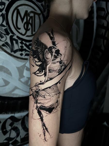 Illustrative blackwork flying bird tattoo by @harris_confess_