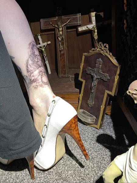 Illustrative sacred figure tattoo by @vohmitatt_