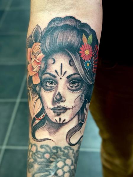 Realism sugar skull woman tattoo by @helenbrowntattoo13