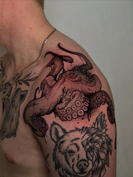 Blackwork octopus tattoo by @himiko.ink