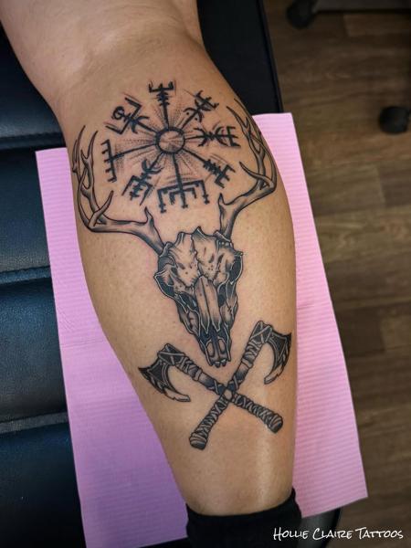 Blackwork deer skull tattoo by @hollieclairetattoos