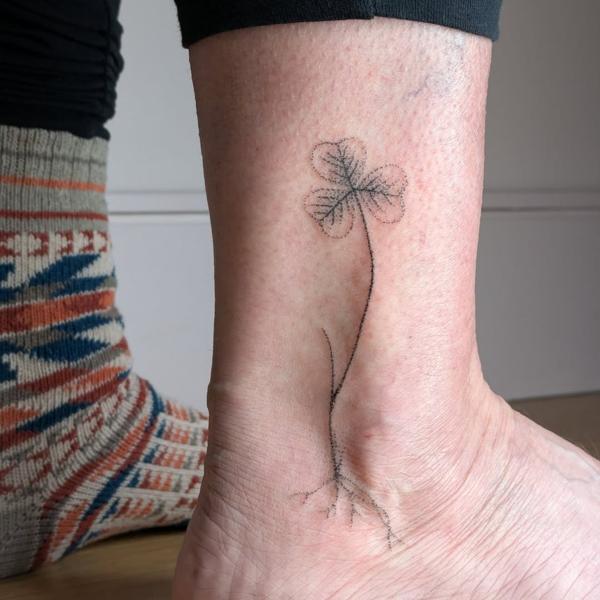 Dotwork rooted clover tattoo by @icancu_tattoo