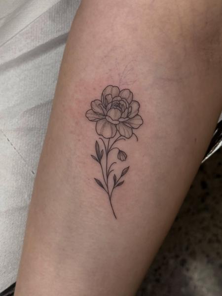 Fine line floral design tattoo by @illytattoo