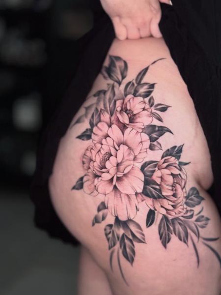 Realism floral design tattoo by @inx.tattoo