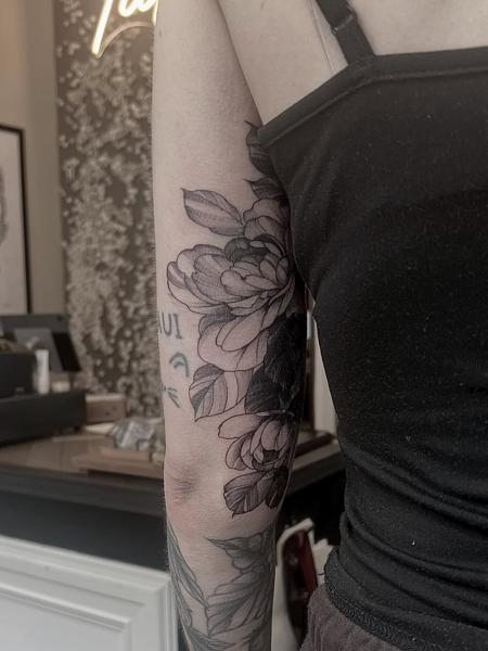 Blackwork peony flowers tattoo by @steinbach_art