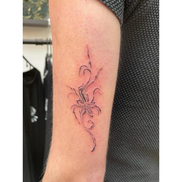 Dotwork abstract spider tattoo by @izit_ink