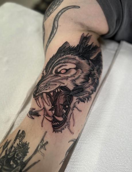 Blackwork snarling wolf head tattoo by @callmenighthawkk