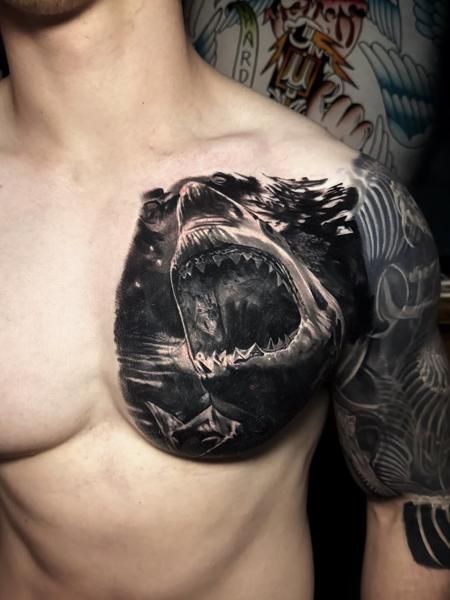 Realism attacking shark tattoo by @jamiegibbonstattoo