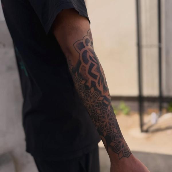 Blackwork geometric pattern tattoo by @jammersink