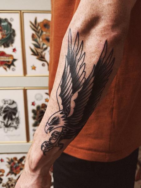 Traditional eagle tattoo by @flashntatz