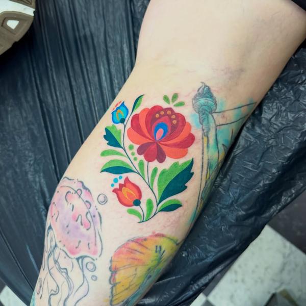 Traditional floral design tattoo by @jem_lou_tattoo