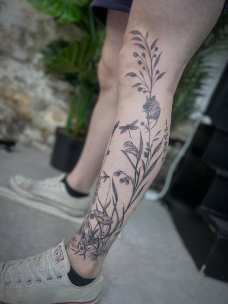 Fine Line botanical design tattoo by @jessicablacktattoo