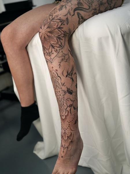 Ornamental floral mandala tattoo by @jessicadaveridgetattoo