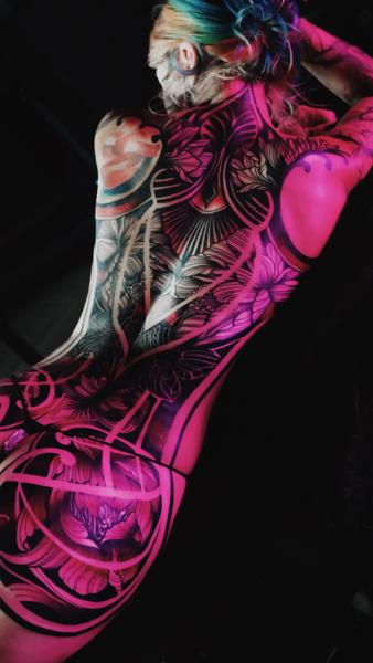 Blackwork floral abstract tattoo by @jessicasvartvit