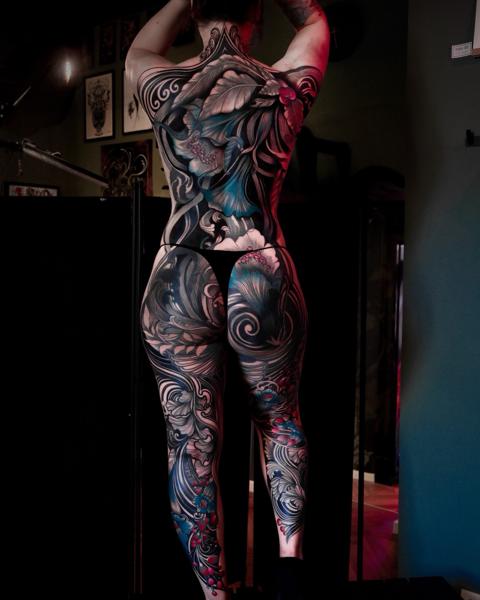 Ornamental floral design tattoo by @jessicasvartvit