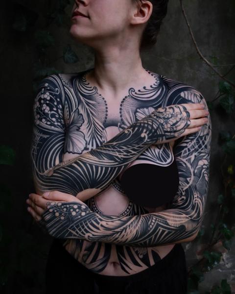 Blackwork ornamental pattern tattoo by @jessicasvartvit
