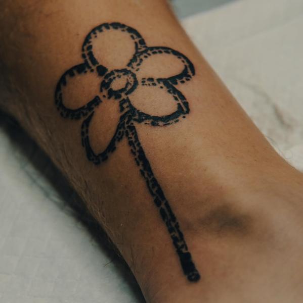 Dotwork simple flower tattoo by @jimi.james.tattoos