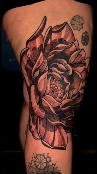 Traditional floral design tattoo by @jim.tat