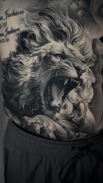 Realism roaring lion tattoo by @jordanferristattoo