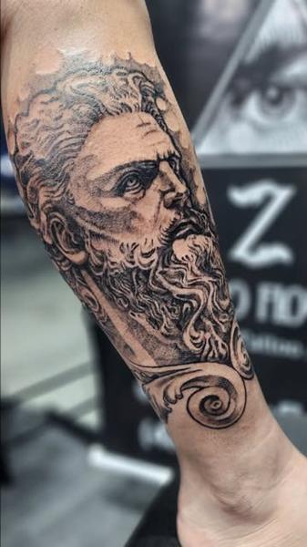 Realism classical portrait tattoo by @ztattoofloripa