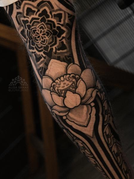 Blackwork mandala flower tattoo by @junkjane