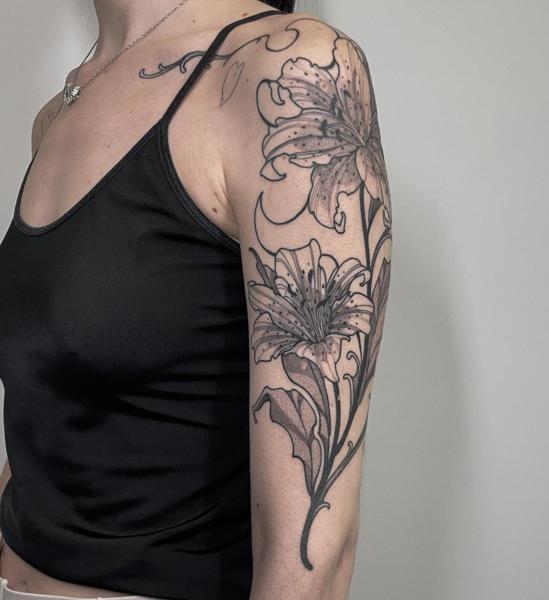 Fine line floral lily tattoo by @kalli_k_