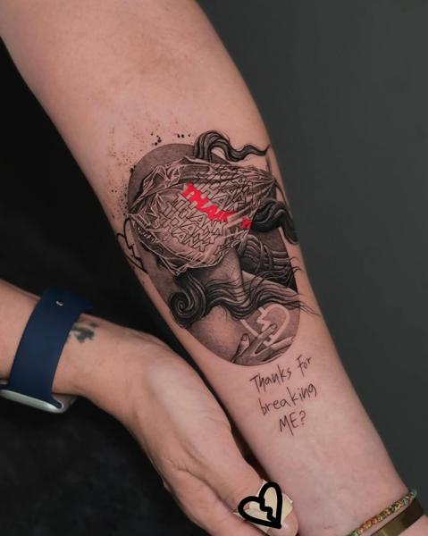 Illustrative wrapped head tattoo by @kallia_tatts