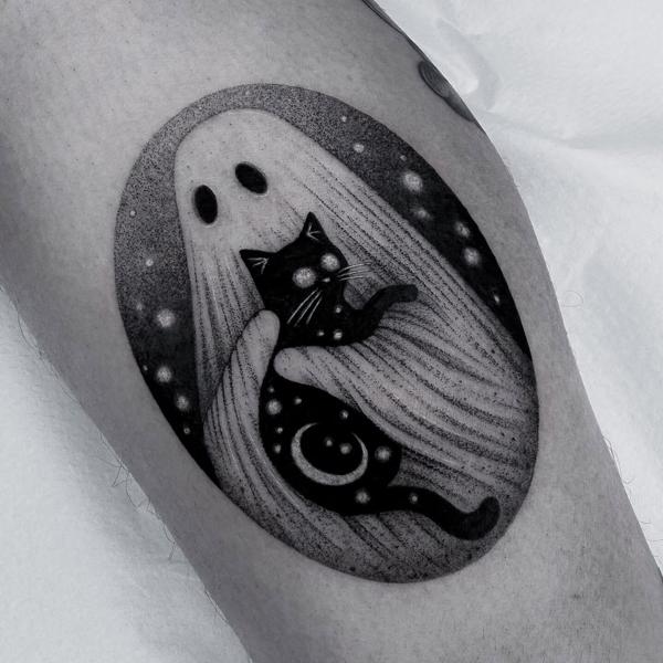 Illustrative blackwork ghost cat tattoo by @achlys.ttt